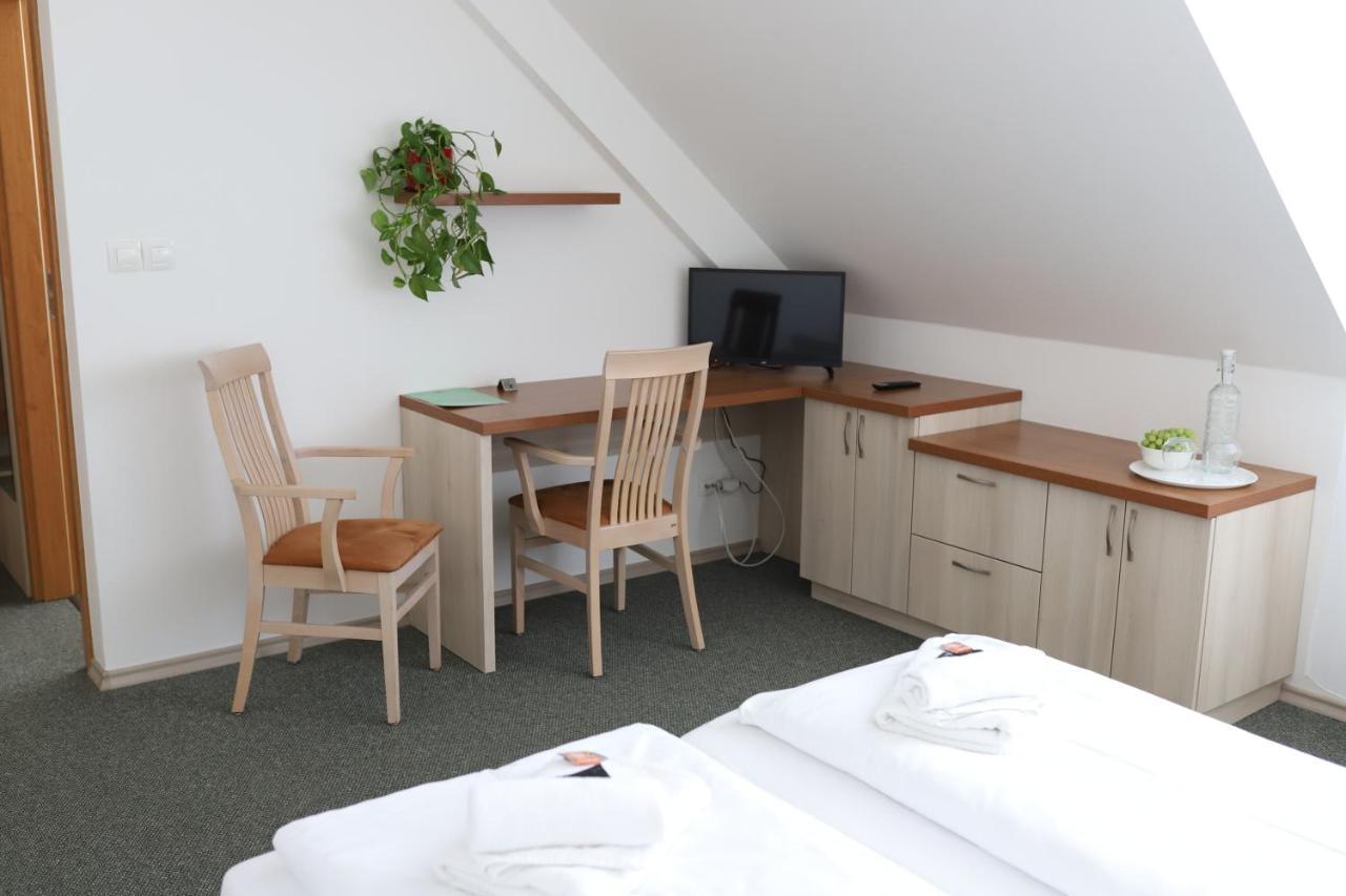 Tisnovska Rychta Hotel Екстериор снимка